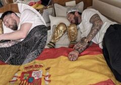 Sergio Ramos Ikuti Jejak Lionel Messi: Foto Pelukan Dua Trofi Piala Dunia Tuai Sorotan