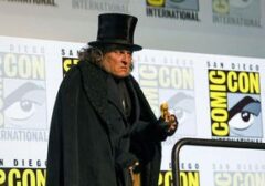 Johnny Depp Mengejutkan Penggemar di San Diego Comic-Con untuk Film "Ebenezer"