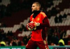 Maarten Paes Gagalkan Kemenangan Telak Vojvodina, Ajax Melaju di Conference League