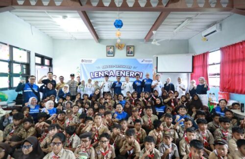 PHE Tingkatkan Kualitas Pendidikan Siswa Pesisir Lewat Bakti Kesehatan Mata di Kepulauan Seribu