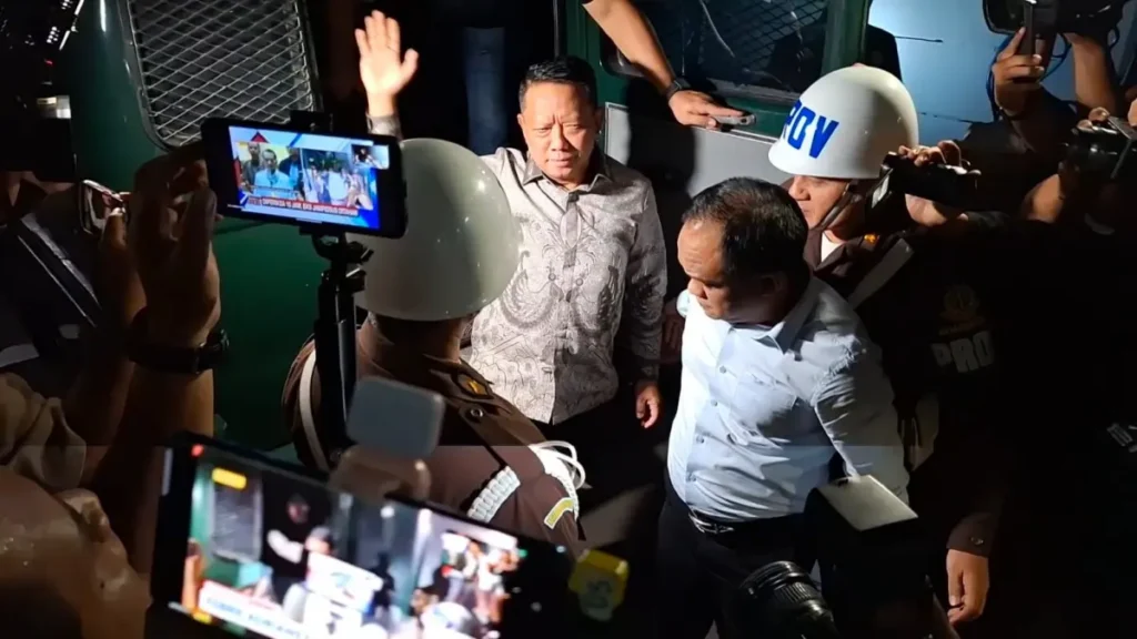 Eks Jampidsus Febrie Adriansyah Ditahan KPK Tanpa Rompi Tahanan, Terkait TPPU dan Korupsi Emas 74 Kg