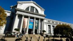 Museum Smithsonian Diperintahkan Pasang Peringatan Soal Sejarah AS yang 'Tidak Akurat'