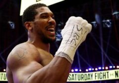 Anthony Joshua Raih Kemenangan KO dalam Duel Tinju Kelas Berat di Arab Saudi