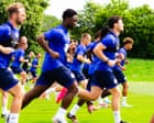 Strategi Gary Caldwell: Kolaborasi, Taktik, dan Data Membentuk Skuad Wigan Athletic