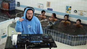 DJ Modern Guncang Ruang Tradisional Jepang dengan Dentuman Elektronik