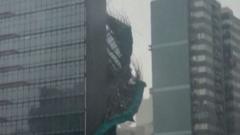 Topan Noul Terjang Hong Kong, Perancah Bangunan Lepas Diterjang Angin Kencang