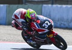 Kiandra Ramadhipa Bertengger di Peringkat Lima Besar Paruh Musim Moto3 Junior World Championship 2026