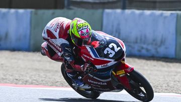 Kiandra Ramadhipa Bertengger di Peringkat Lima Besar Paruh Musim Moto3 Junior World Championship 2026