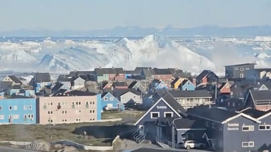 Gunung Es Raksasa Terbalik di Greenland Picu Gelombang Besar, Tak Ada Korban Jiwa