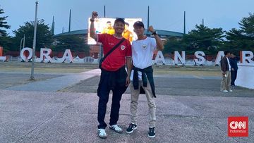 Momen Nyetadion: Relaksasi Pekerja Usai Jam Kantor Bersama Timnas Indonesia
