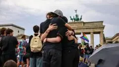 Serangan Pride Berlin: Kemarahan dan Pertanyaan Mengemuka Terkait Latar Belakang Tersangka