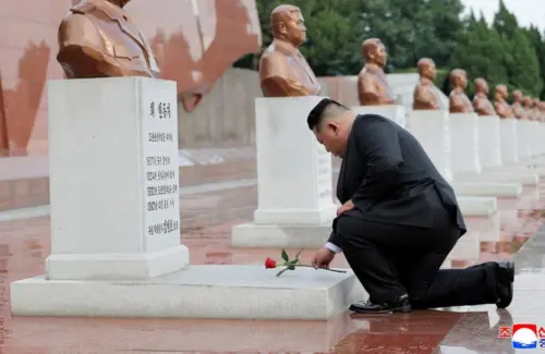 Kim Jong Un Ziarah Makam Pahlawan Korea Rayakan 73 Tahun Gencatan Senjata