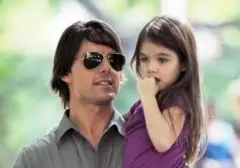 Suri Cruise Ganti Nama Belakang Jadi Noelle, Jauh dari Bayang-bayang Ayah