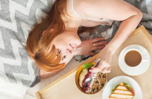 Atasi Insomnia Malam Hari: 6 Pilihan Makanan Ringan Sebelum Tidur