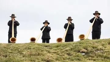 Ratusan Pemain Alphorn Bersatu Meriahkan Festival Internasional di Pegunungan Alpen Swiss