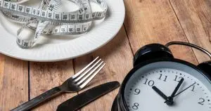 Diet Waktu Terbatas Tingkatkan Fungsi Kognitif Wanita Lansia dengan Berat Badan Tak Sehat