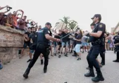 Ribuan Warga Mallorca Protes 'Pariwisata Massal', Bentrok dengan Polisi