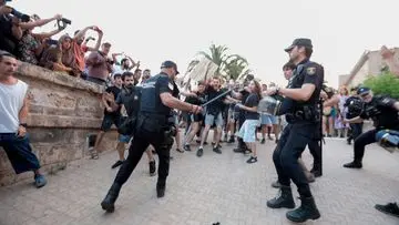 Ribuan Warga Mallorca Protes 'Pariwisata Massal', Bentrok dengan Polisi