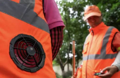 Rompi Berpendingin Udara Buatan Tiongkok: Solusi Sejuk untuk Petugas Kebersihan di Tengah Terik Matahari