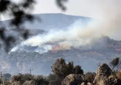 Kebakaran Hebat di Kreta: Ratusan Turis Dievakuasi, Tiga Petugas Pemadam Tewas