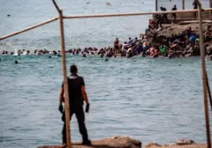 Banjir Migran ke Ceuta: Mafia, Medsos, dan Politik Jadi Sorotan Pakar