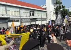 Ribuan Pesilat PSHT Geruduk Mapolrestabes Surabaya, Tuntut Keadilan atas Pembacokan Anggota
