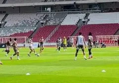 Aston Villa Latihan Perdana di GBK, Teriknya Matahari Jakarta Jadi Saksi