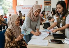 Bisakah Mengambil Uang Bansos Diwakilkan Orang Lain? Ini Aturan Lengkapnya