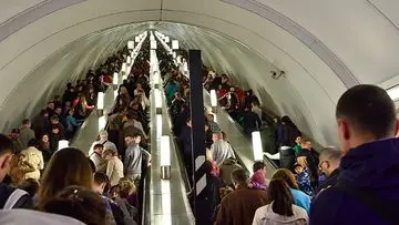 Menyelami Kedalaman Bumi: 10 Stasiun Metro Paling Dalam di Dunia