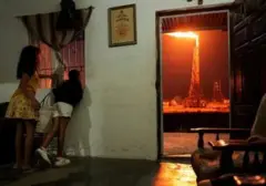 Senandung Visual Pekan Ini: Dari Kilang Minyak Venezuela hingga Lensa Donald Trump di Iran