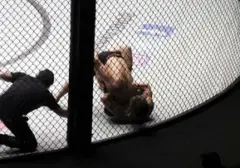 Usman Nurmagomedov Pertahankan Gelar Juara Kelas Ringan PFL dengan Kemenangan KO Brutal