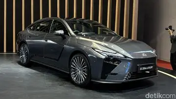 Lexus ES Generasi Terbaru Raih Perhatian Konsumen Premium Indonesia Sebelum Peluncuran Resmi