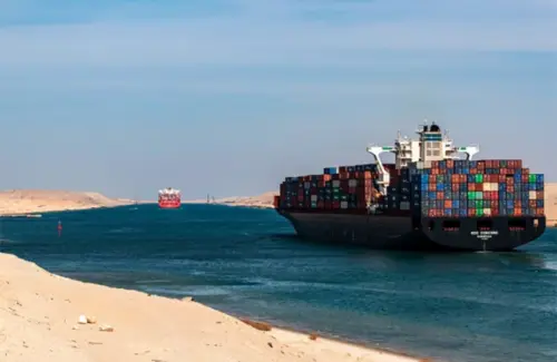 Drone Serang Kapal LNG AS di Perairan Mesir, Ancaman Baru di Terusan Suez