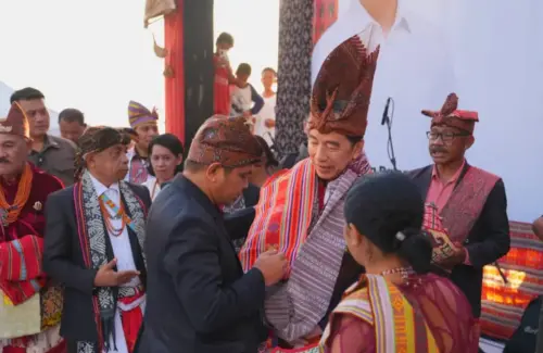 Jokowi Dianugerahi Gelar Raja Timor di Kupang