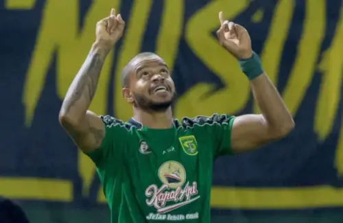 Bernardo Tavares Poles Persebaya Surabaya: Lebih dari Sekadar Bola Mati di Piala Presiden 2026