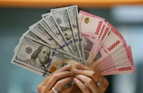 Rupiah Ditutup Menguat, Namun Pelemahan Mingguan Tetap 0,32% Jelang Akhir Pekan