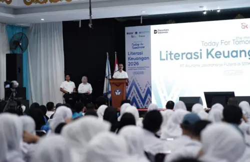 Jasaraharja Putera Bekali 300 Siswa SMK Makassar dengan Literasi Keuangan