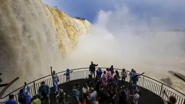 Debit Sungai Iguazu Melonjak, Air Terjun Iguazu Tampilkan Wajah Baru yang Dahsyat Pasca Hujan Deras