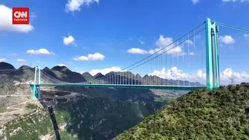 Jembatan Huajiang Grand Canyon Pecahkan Rekor Jembatan Tertinggi Dunia