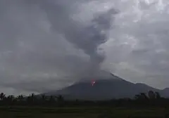 Gunung Semeru Luncurkan Lima Kolom Abu Vulkanik Pagi Tadi