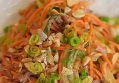 Salad Wortel Timun Saus Kacang: Pilihan Sehat dan Lezat Penggugah Selera