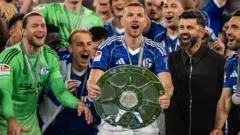 Edin Dzeko Perpanjang Kontrak Setahun di Schalke 04 di Usia 40 Tahun