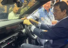 Purbaya Mengaspal Gaya 'Koboi' di GIIAS 2026, Jajal Harley hingga Mobil Listrik