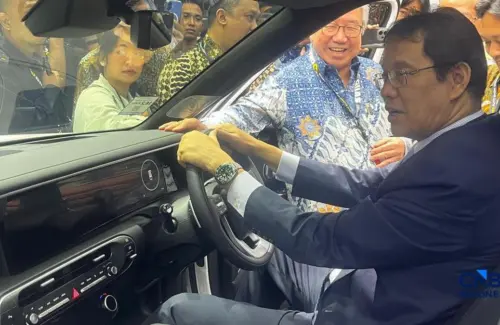 Purbaya Mengaspal Gaya 'Koboi' di GIIAS 2026, Jajal Harley hingga Mobil Listrik
