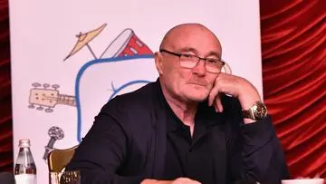 Phil Collins Ungkap Momen Nyaris Meninggal Akibat Komplikasi Kesehatan