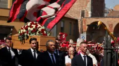 Ribuan Pelayat Iringi Pemakaman Legenda AC Milan, Franco Baresi