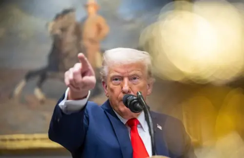 Presiden Trump Mendesak Perusahaan Minyak Besar Turunkan Harga Bensin