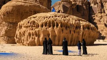 Patung “Najma” di Madinah Tuai Kontroversi: Seni Amerika dan Nilai Lokal