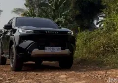 Uji Coba Toyota Hilux Generasi Kesembilan di Trek Off-road Pagedangan
