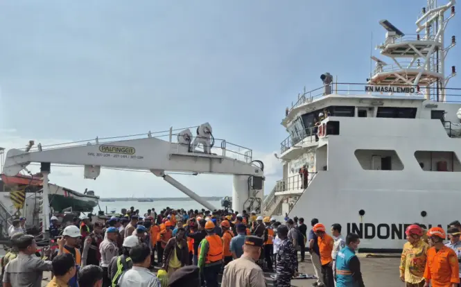 Api KMP Mutiara Sentosa II Terdeteksi dari Buritan, Evakuasi Penumpang Terkendala